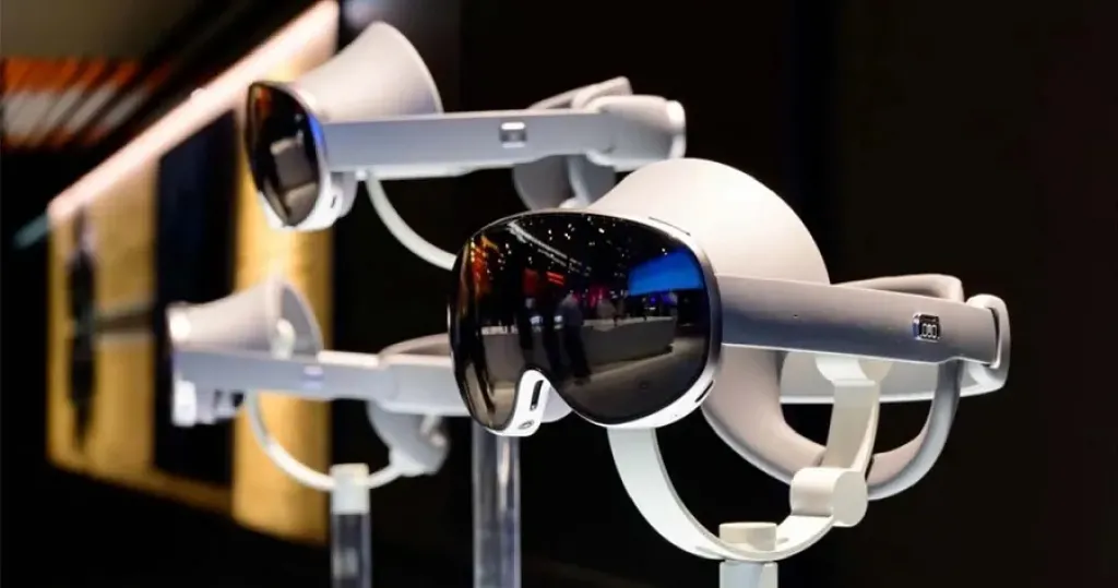Google Android XR smart glasses