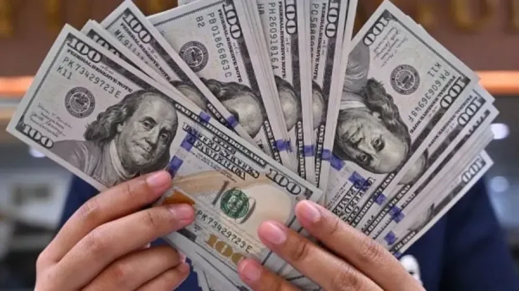 The price of the dollar against the Egyptian pound in 8 banks during the beginning of today”s trading